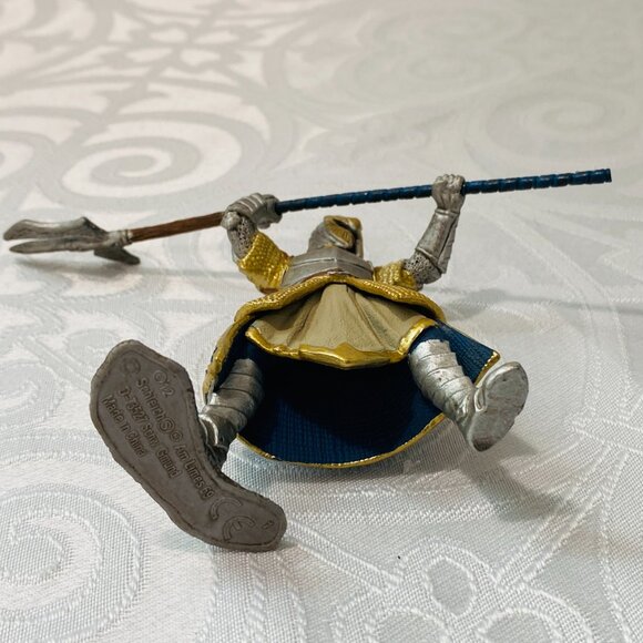 Schleich BLUE GRIFFIN KNIGHT W/Pole-Arm Silver/Gold 4" Resin WorldOfKnights EUC - Picture 5 of 8
